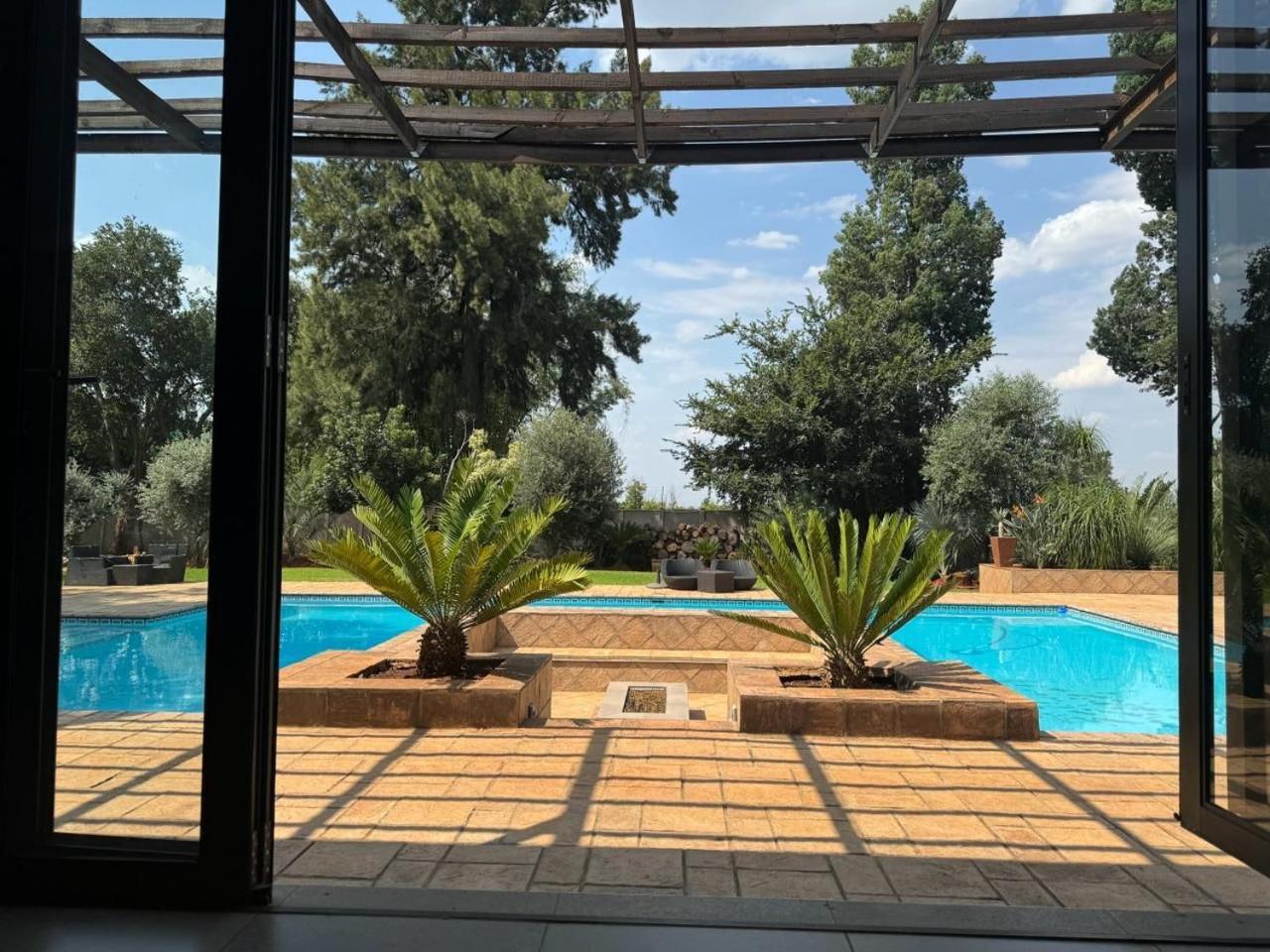 Manor Hills Guest Lodge Ράστενμπεργκ Εξωτερικό φωτογραφία