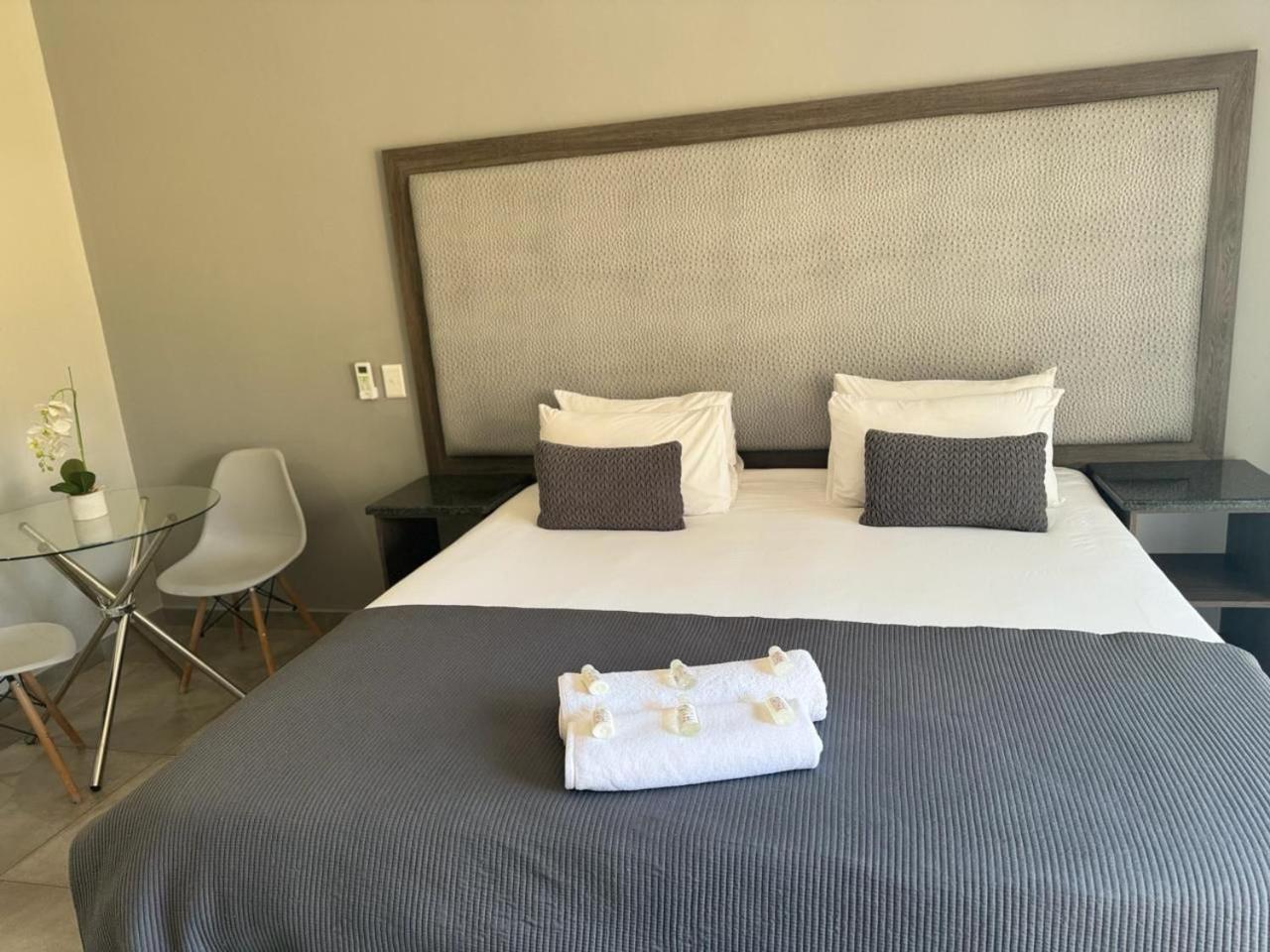 Manor Hills Guest Lodge Ράστενμπεργκ Εξωτερικό φωτογραφία