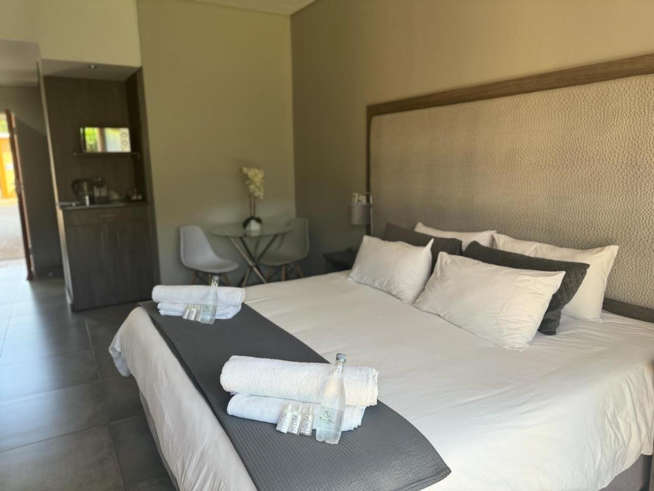 Manor Hills Guest Lodge Ράστενμπεργκ Εξωτερικό φωτογραφία
