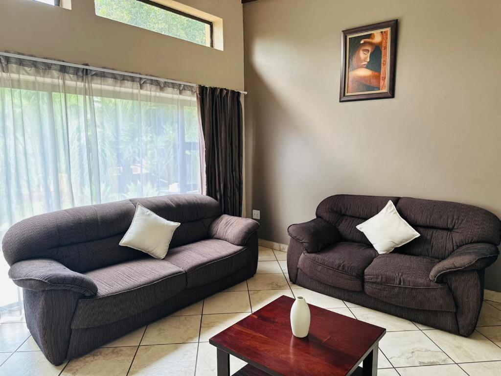 Manor Hills Guest Lodge Ράστενμπεργκ Εξωτερικό φωτογραφία