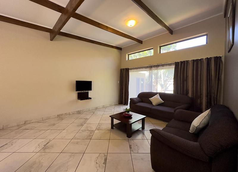 Manor Hills Guest Lodge Ράστενμπεργκ Εξωτερικό φωτογραφία