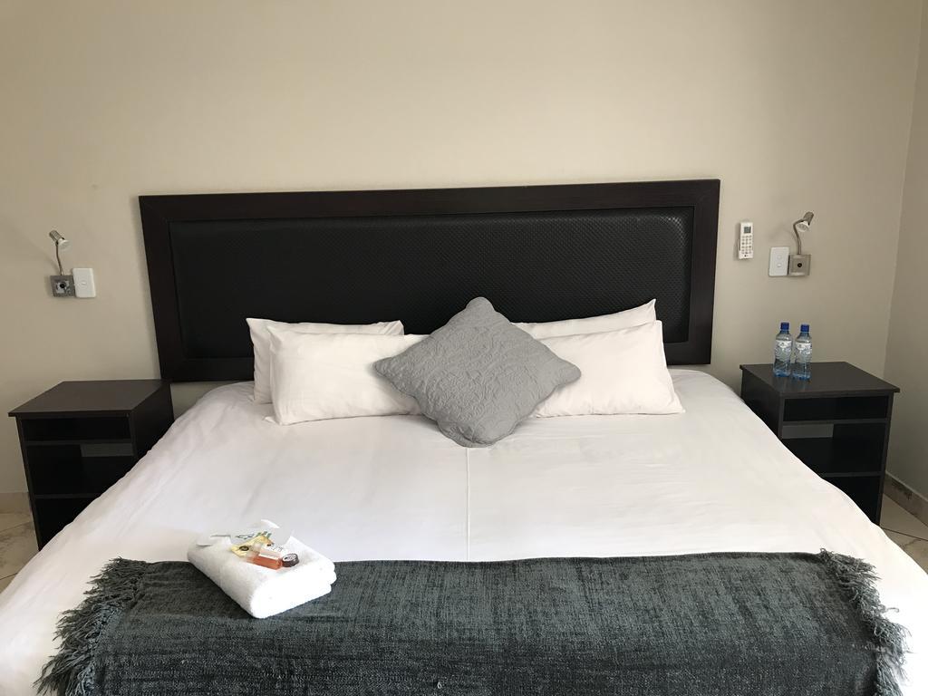 Manor Hills Guest Lodge Ράστενμπεργκ Εξωτερικό φωτογραφία